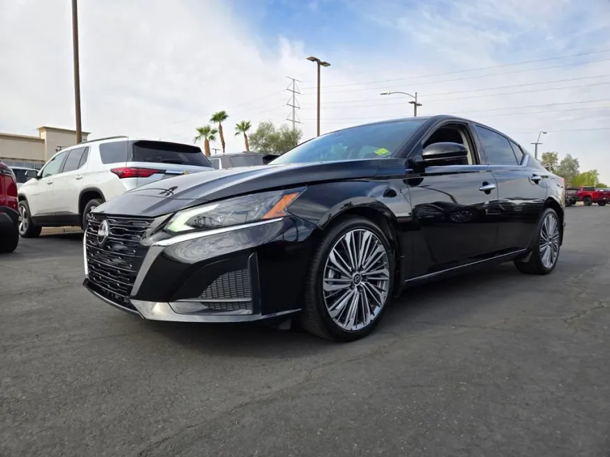 2024 Nissan Altima 2.5 SL photo 1