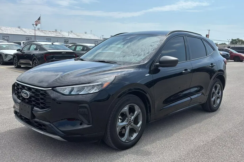 2023 Ford Escape ST-Line photo 1