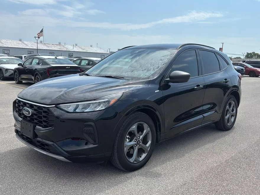 2023 Ford Escape ST-Line photo 1