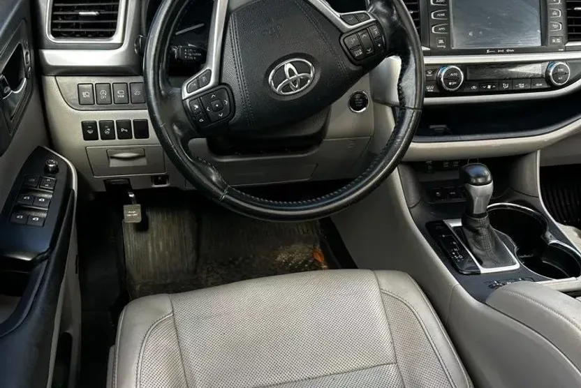 2017 Toyota Highlander Limited Platinum photo 1