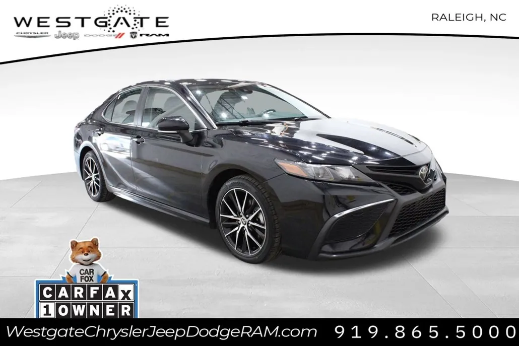 2023 Toyota Camry SE photo 1