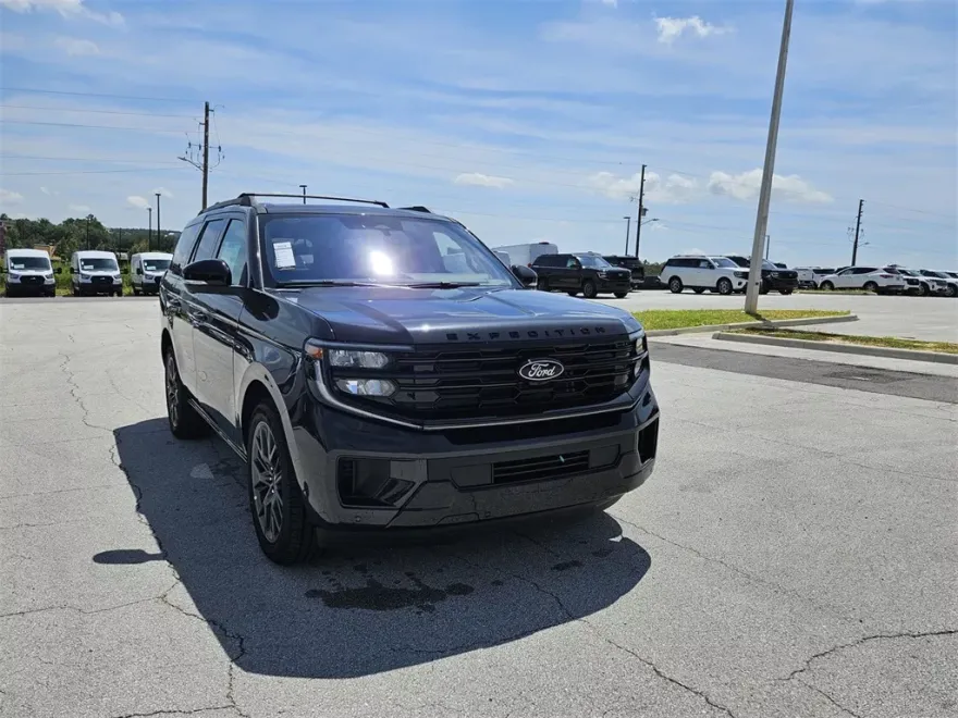 2025 Ford Expedition Platinum photo 1