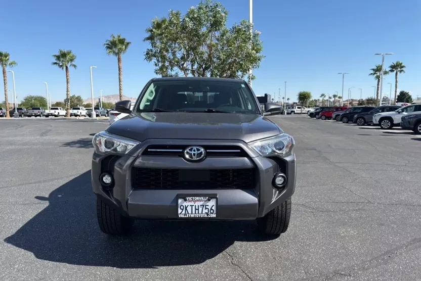 2021 Toyota 4Runner SR5 photo 1