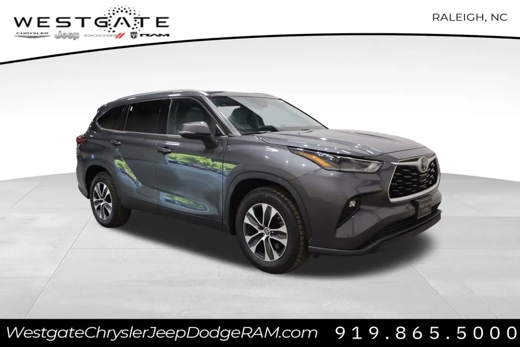 2021 Toyota Highlander XLE photo 1