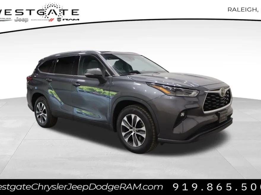 2021 Toyota Highlander XLE photo 1