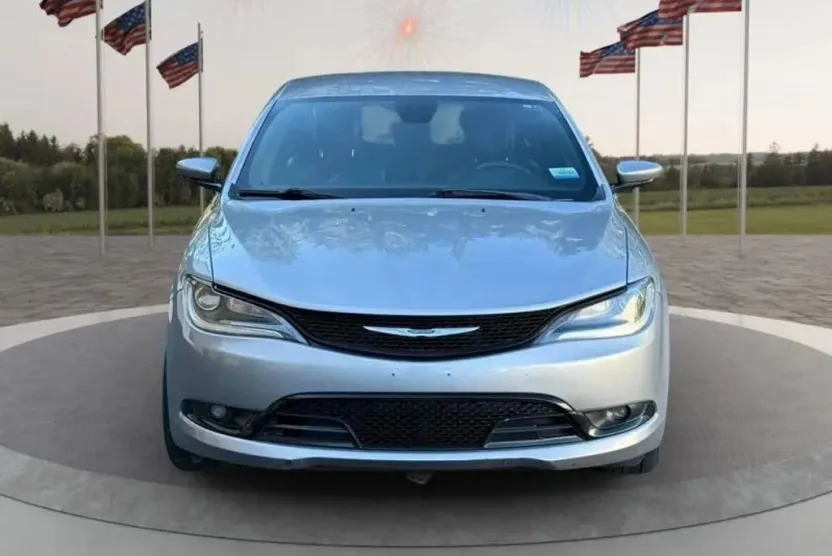 2015 Chrysler 200 photo 1