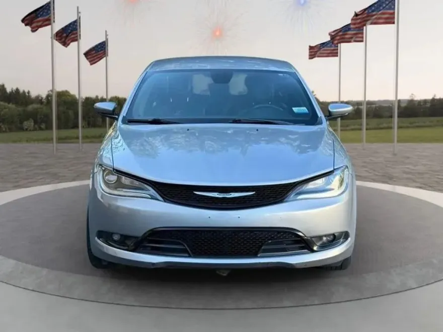 2015 Chrysler 200 photo 1