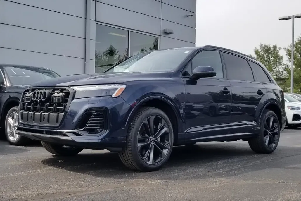 2025 Audi Q7 55 Premium Plus photo 1