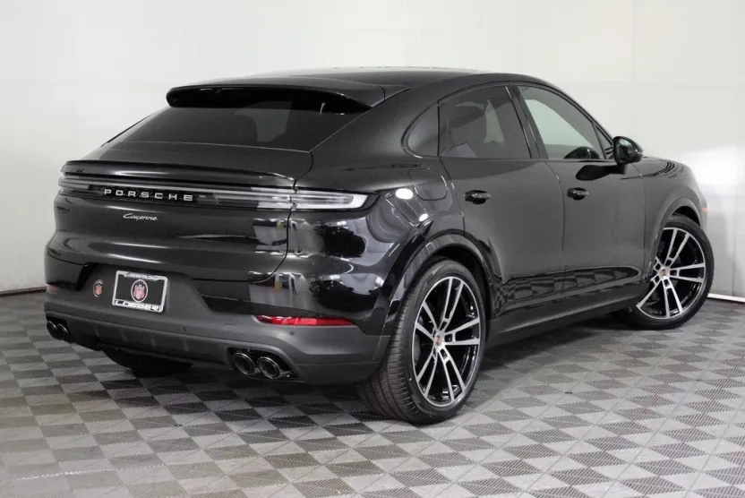 2025 Porsche Cayenne Coupe photo 1