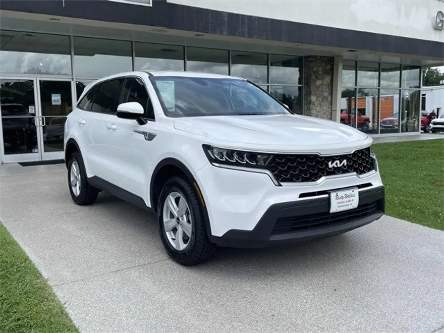 2023 Kia Sorento LX photo 1