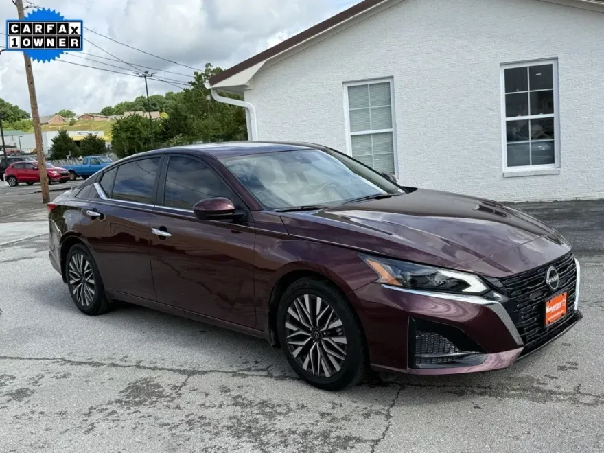 2023 Nissan Altima 2.5 SV photo 1