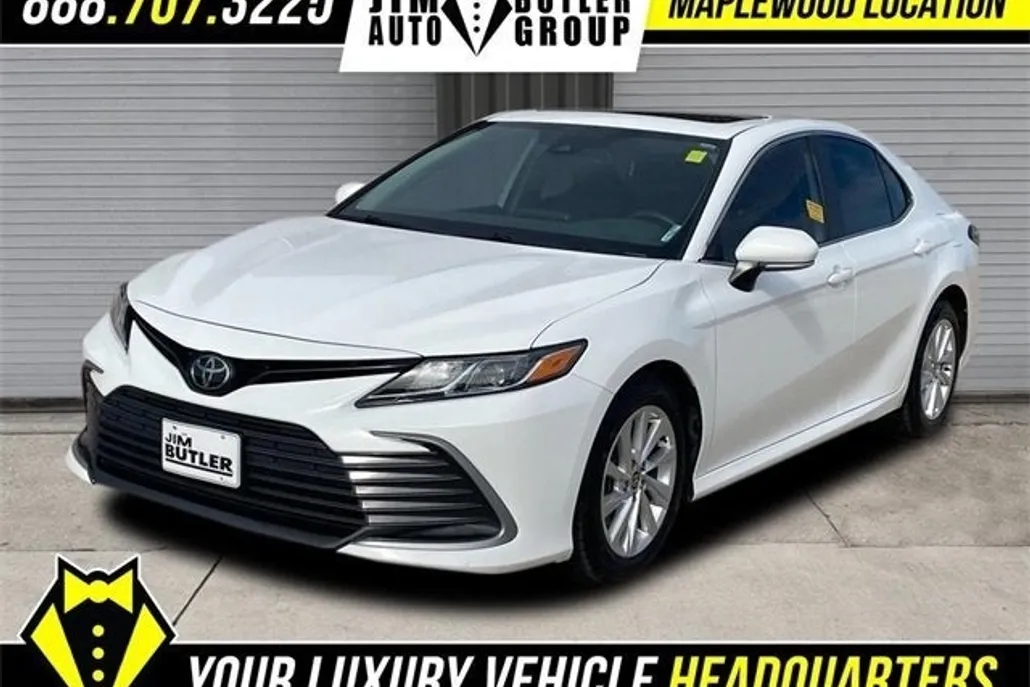 2023 Toyota Camry LE photo 1