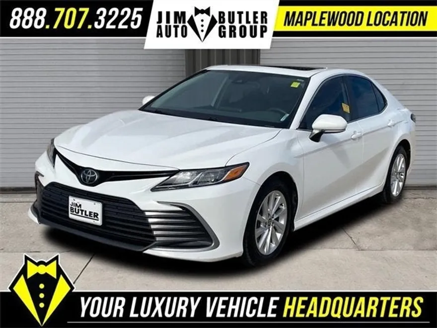 2023 Toyota Camry LE photo 1