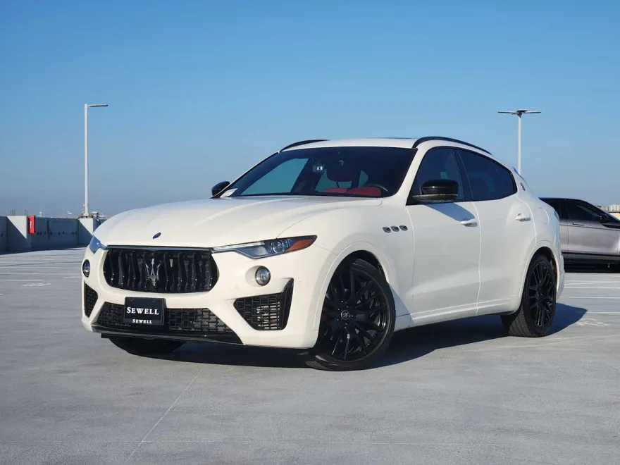 2021 Maserati Levante Base photo 1