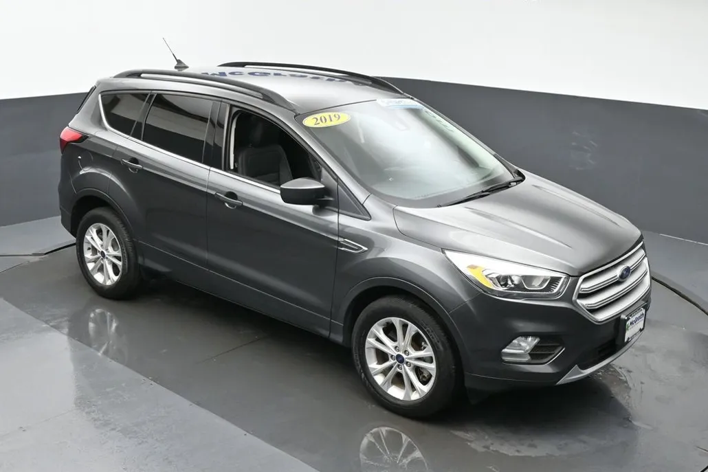 2019 Ford Escape SEL photo 1