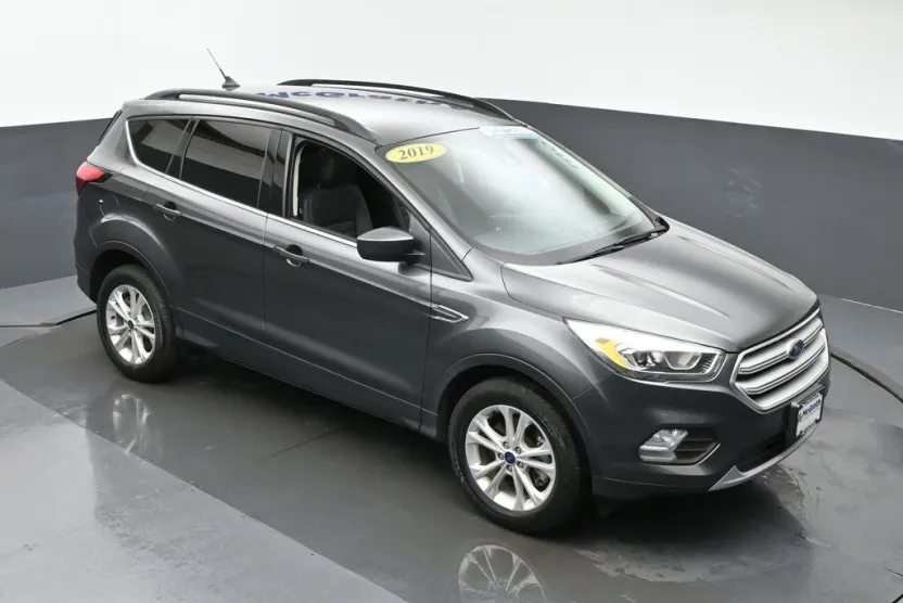 2019 Ford Escape SEL photo 1