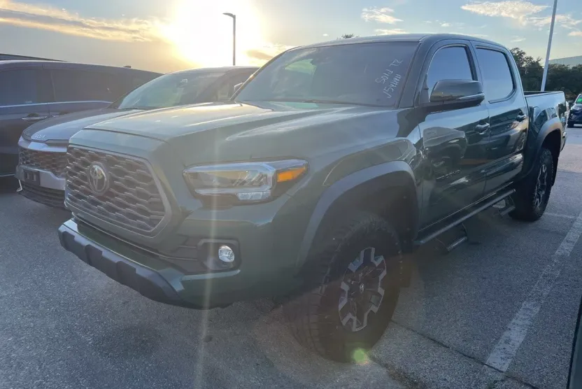 2021 Toyota Tacoma TRD Off-Road V6 photo 1