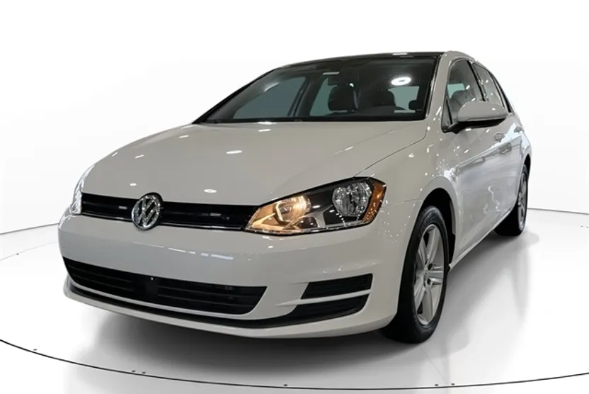 2017 Volkswagen Golf Wolfsburg Edition photo 1