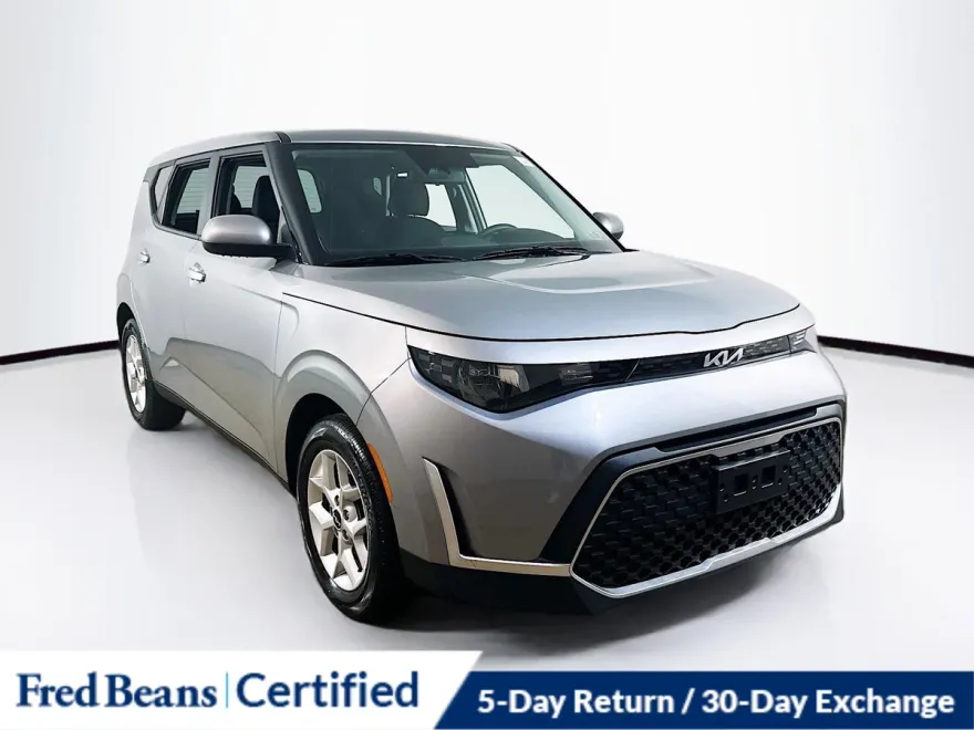 2023 Kia Soul LX photo 1