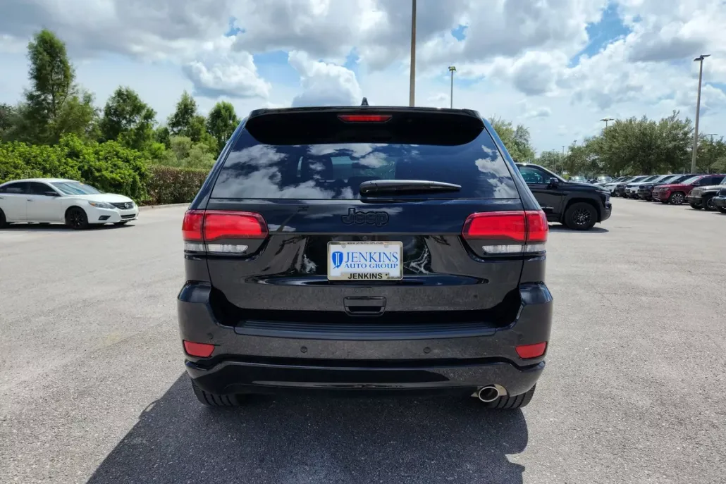 2021 Jeep Grand Cherokee Laredo X photo 1