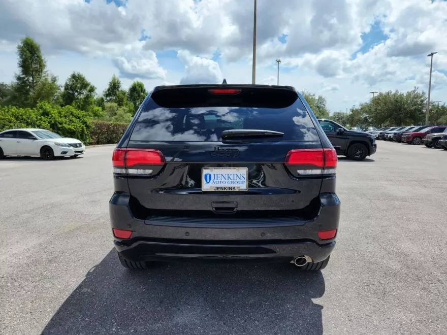 2021 Jeep Grand Cherokee Laredo X photo 1