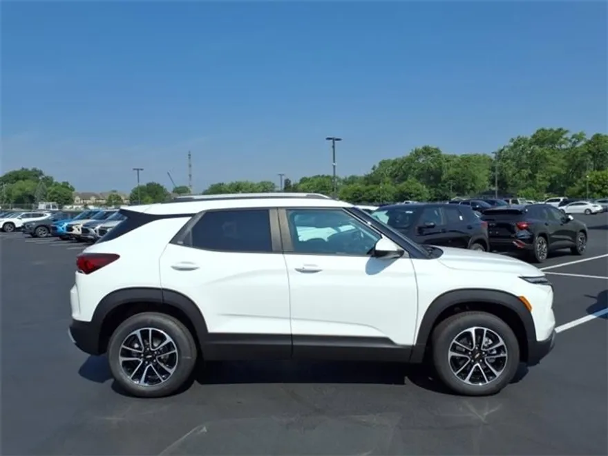 2026 Chevrolet Trailblazer LT photo 1