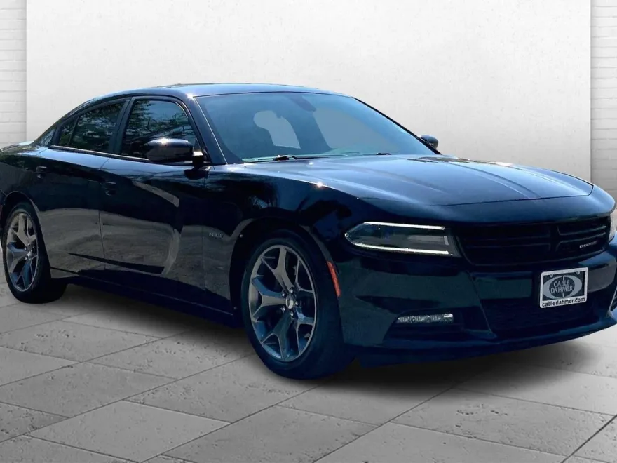 2017 Dodge Charger R/T photo 1