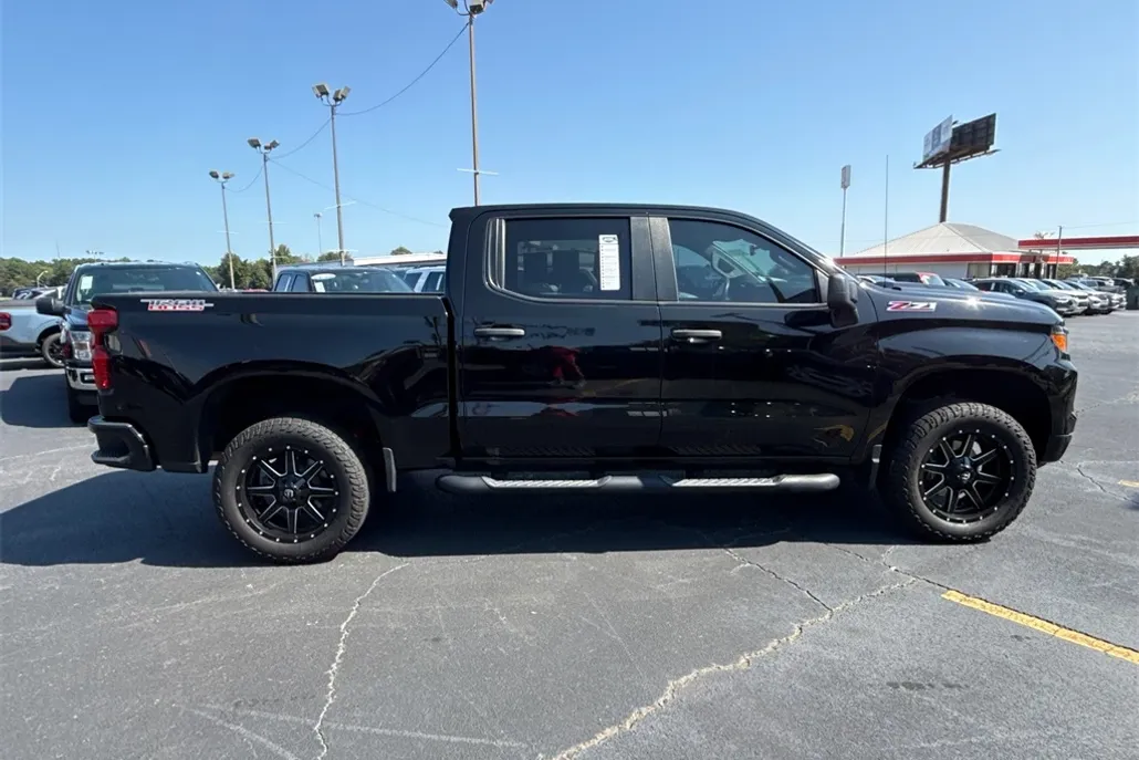 2023 Chevrolet Silverado 1500 Custom Trail Boss photo 1