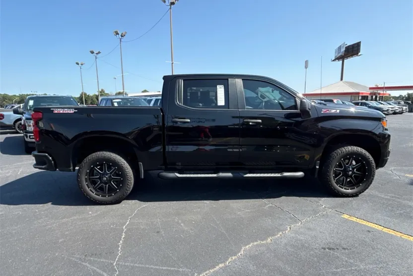 2023 Chevrolet Silverado 1500 Custom Trail Boss photo 1