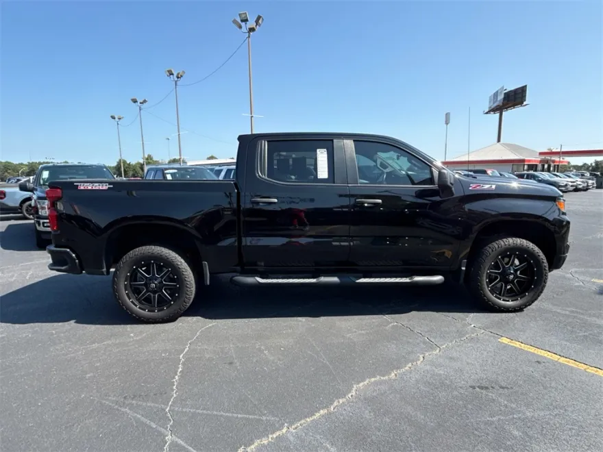 2023 Chevrolet Silverado 1500 Custom Trail Boss photo 1
