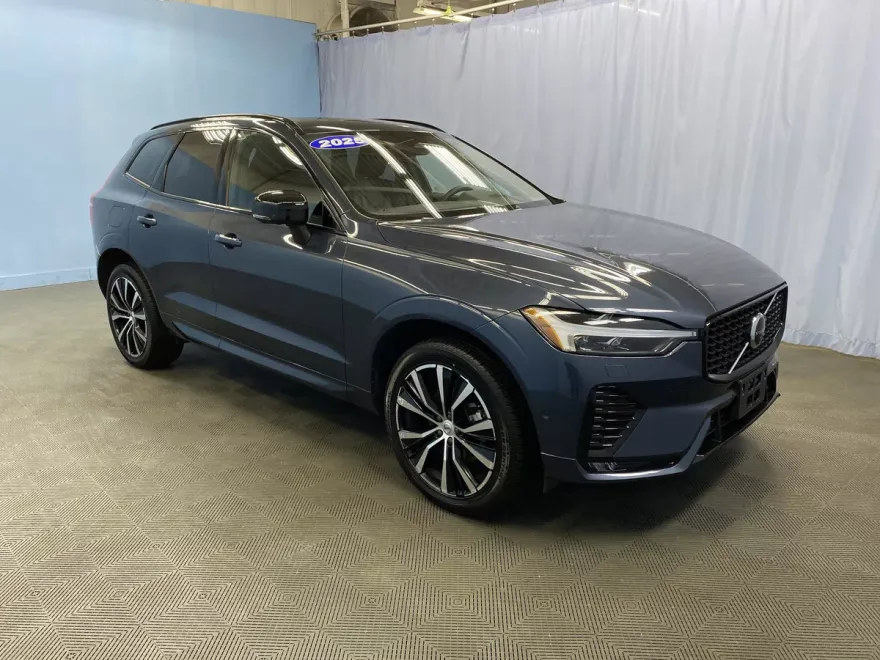 2025 Volvo XC60 Plus photo 1