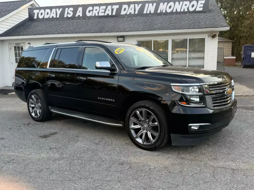 2016 Chevrolet Suburban LTZ photo 1