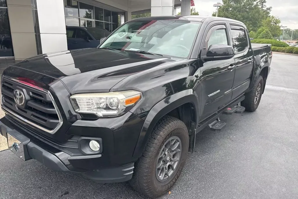 2018 Toyota Tacoma SR5 V6 photo 1
