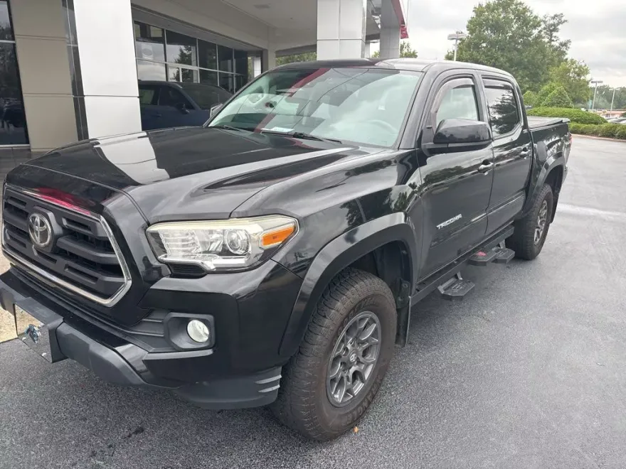 2018 Toyota Tacoma SR5 V6 photo 1