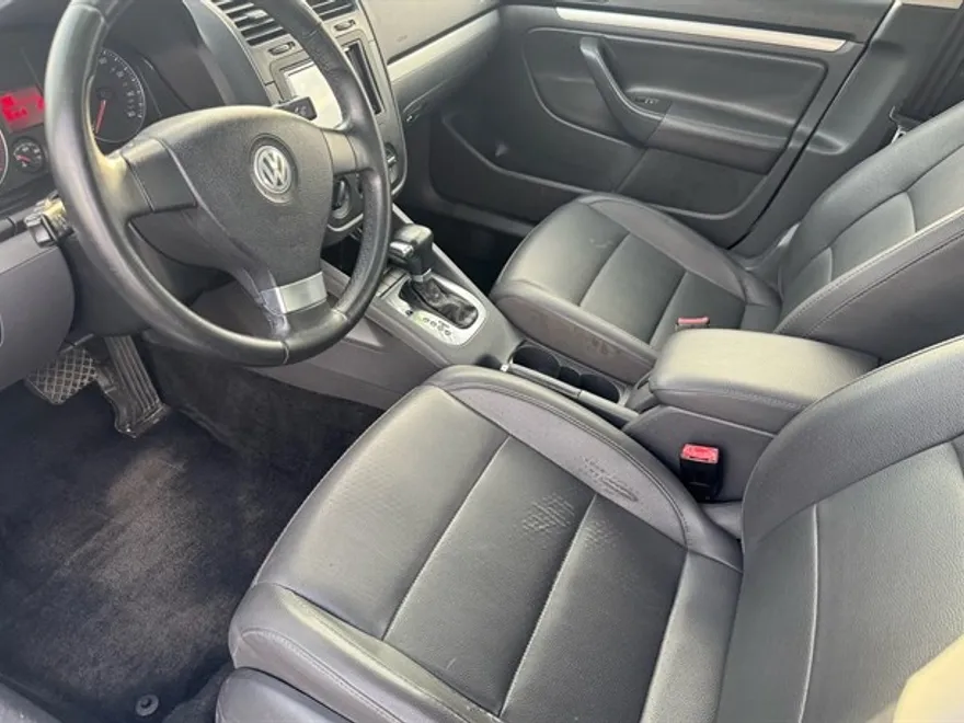 2008 Volkswagen Jetta SE photo 1