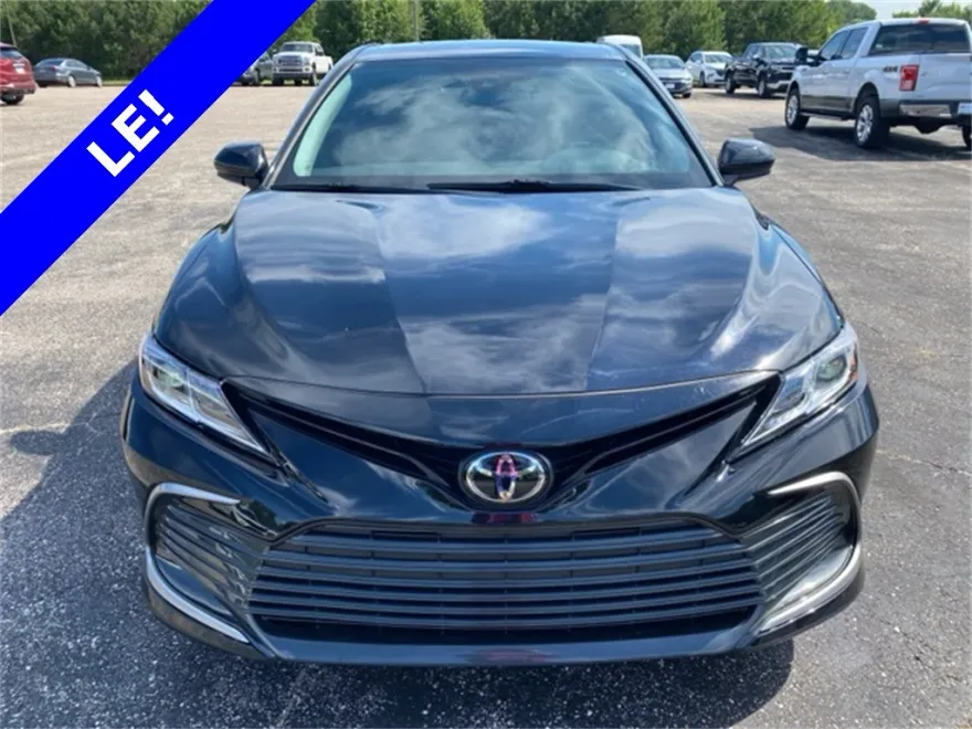 2023 Toyota Camry LE photo 1