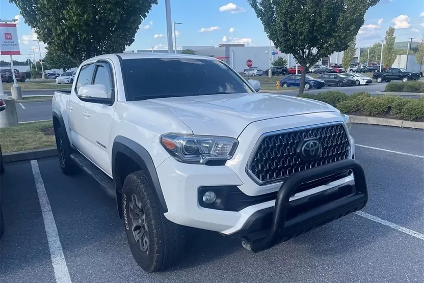 2019 Toyota Tacoma TRD Off-Road photo 1