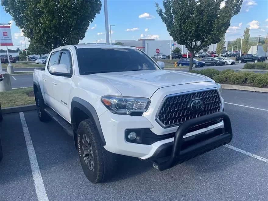 2019 Toyota Tacoma TRD Off-Road photo 1