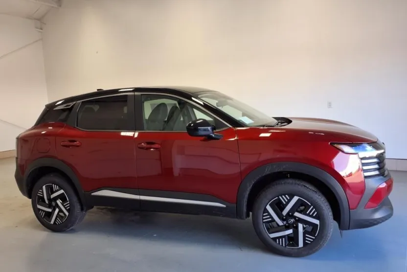 2025 Nissan Kicks SV photo 1