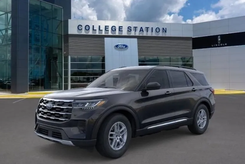 2025 Ford Explorer photo 1