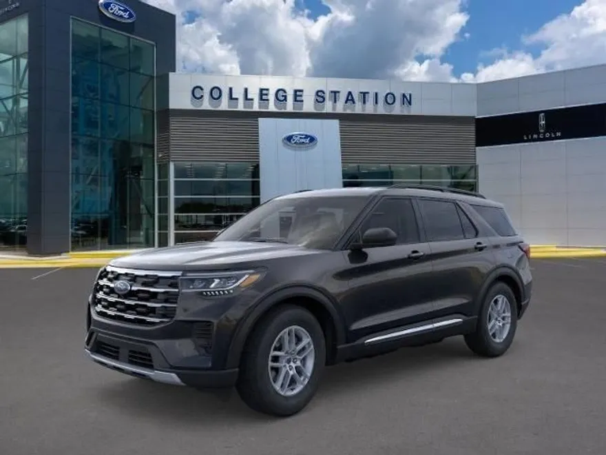 2025 Ford Explorer photo 1