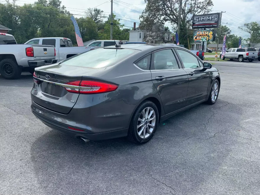 2017 Ford Fusion SE photo 1