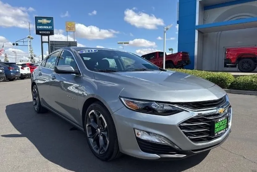 2023 Chevrolet Malibu 1LT photo 1