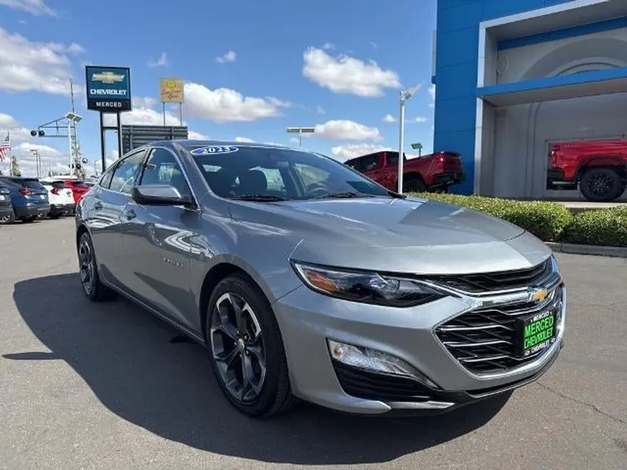2023 Chevrolet Malibu 1LT photo 1