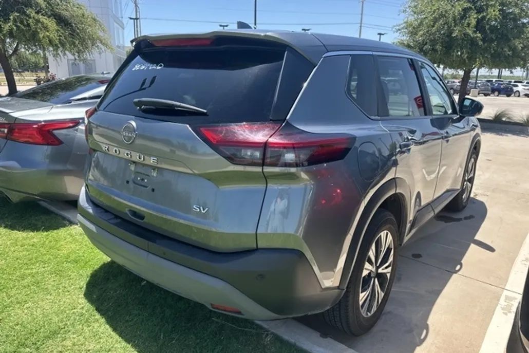 2023 Nissan Rogue SV photo 1