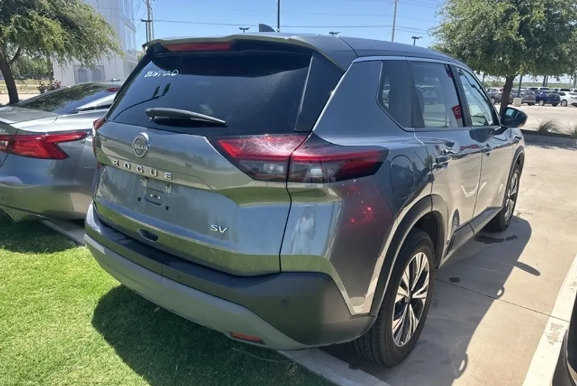 2023 Nissan Rogue SV photo 1