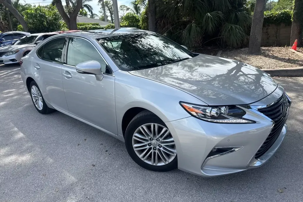2017 Lexus ES 350 photo 1