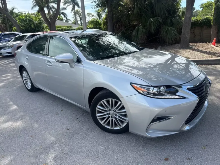 2017 Lexus ES 350 photo 1