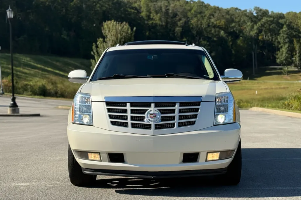 2011 Cadillac Escalade Luxury photo 1