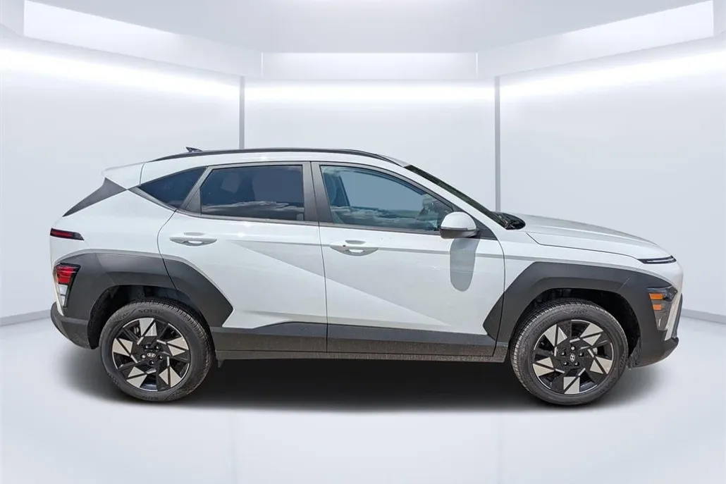 2025 Hyundai Kona SEL photo 1